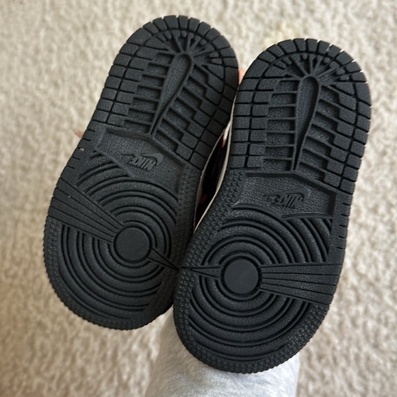 Jordan 1 - Picture 2 of 3